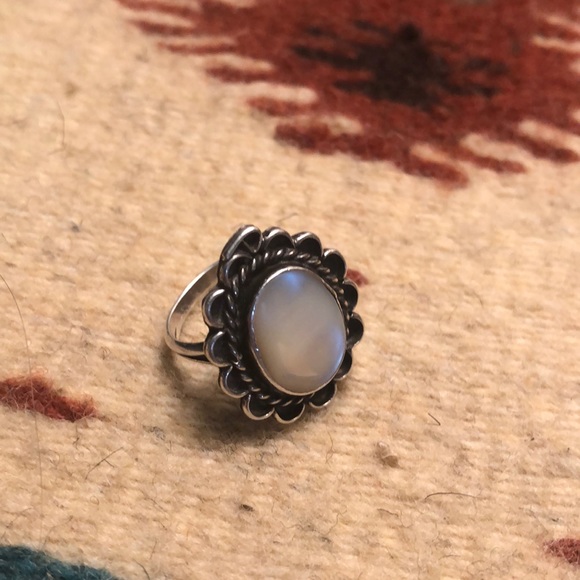 Native American Mother of Pearl ring - Picture 2 of 2